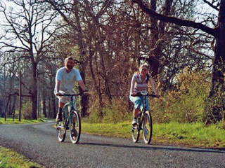 2 cyclists