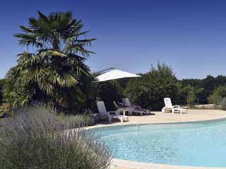 détente à la piscine